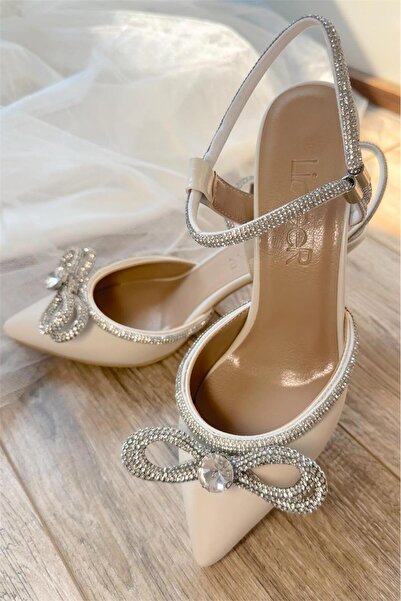 LİNEER Tocuri cu pahar de 7 cm - Rochie de seară stiletto alb cu fundă de pia...