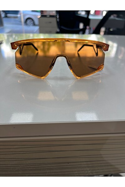 Oakley sporcu gözlüğü