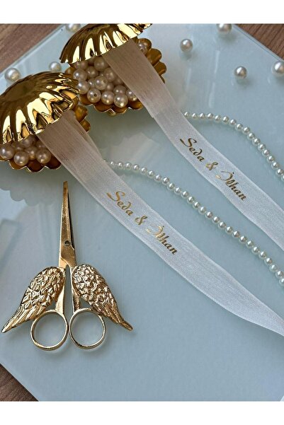 Atatuğ Hediyelik Kişiye Özel Keten Ekru Söz Kurdelesi – İncili & İsim Baskılı...