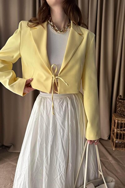 lizge giyim سترة قصيرة بأربطة من الأمام