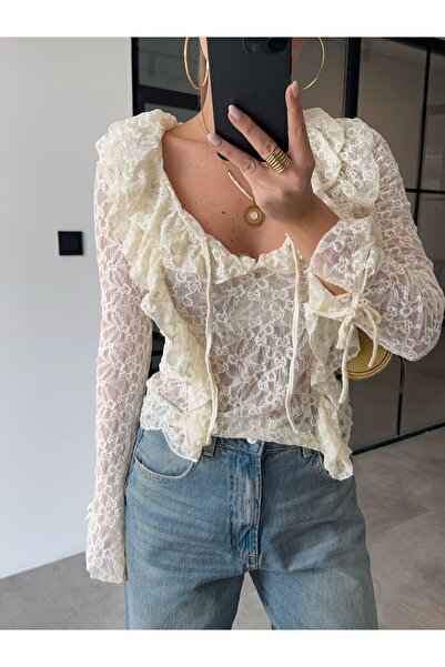BB Bensu Buyruk FIRFIR DETAYLI BEJ RENGİ DANTEL BLUZ