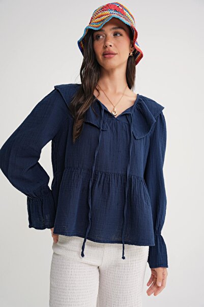 Mixray 4714 Жіноча блуза з воланами та об'ємним коміром з мусліну, темно-синя