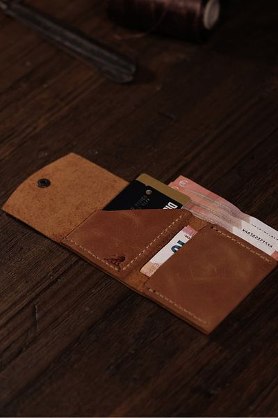 Derimoda Genuine Leather Handmade Card Holder Wallet – Minimalist Design with Cash and Card Compartments