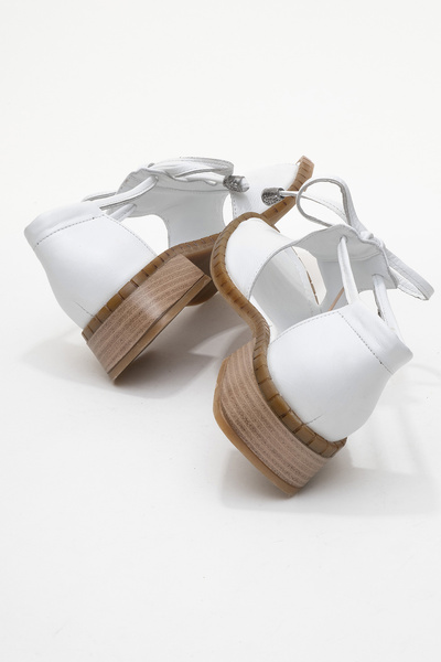 Dericlub Γυναικεία Σανδάλια με κοντό τετράγωνο τακούνι ανοιχτό μπροστά από γνήσιο δέρμα Zy 8155 Λευκό