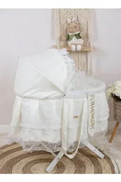 Fun Moment Moses Basket with Foldable Wooden Stand in White
