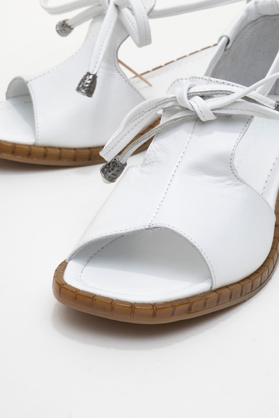 Dericlub Γυναικεία Σανδάλια με κοντό τετράγωνο τακούνι ανοιχτό μπροστά από γνήσιο δέρμα Zy 8155 Λευκό