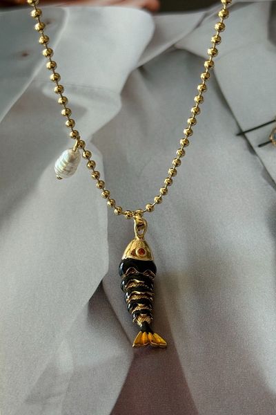 Trendy Butik قلادة سمكة مينا سوداء