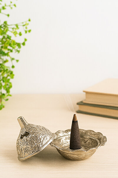 Hyge Gümüş Renk Konik Tütsülük | Silver Cone Incense Burner – El İşçiliği Metal Tasarım