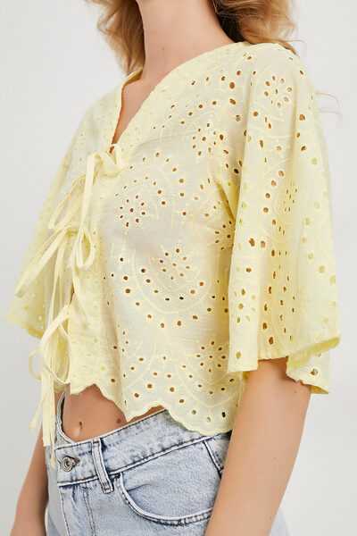 Arma Life Women's Lace-Up Batwing Sleeve Patterned Yellow Crop Blouse