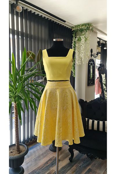 makbuleofficial Yellow Color Textured Fabric, Square Collar, Strapless Size Skirt Blouse Set