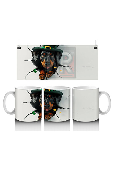 Wisdom Rain كلب داشهند ينظر من خلال جدار متشقق مع قبعة سانت باتريك - كوب قهوة...