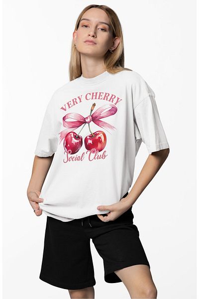 Fuddy Moda Tricou oversize Very Cherry Social Club scris, tricou cu decolteu cu tematică Summer Fruit Cherry