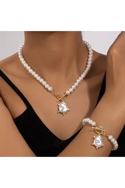 REDz Accessories Elegant Set with Pearl Necklace and Bracelet, Gold Accents, Baroque Pendant, Classic Style