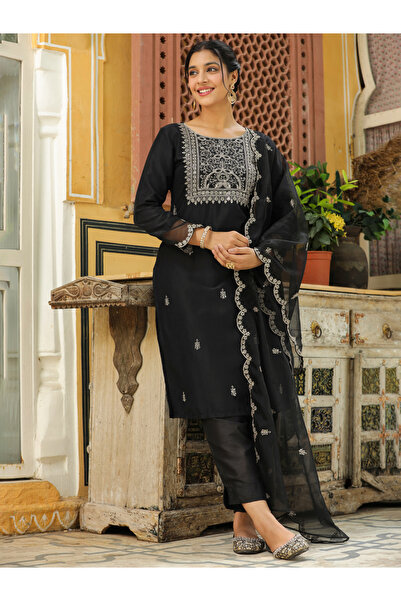Janasya by Styli Embroidered Straight Kurta and Trousers with Dupatta Set
