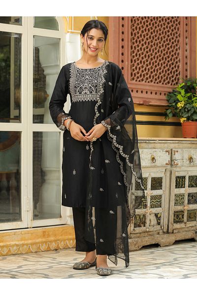 Janasya by Styli Embroidered Straight Kurta and Trousers with Dupatta Set