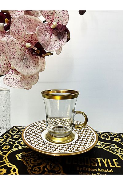 DECOSTYLE Paşabahçe Glass Goose Feet Tea Set with Porcelain Plate with Pattern
