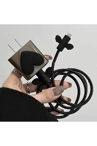 Vikefon مجموعة جراب حماية شاحن USB 18 وات/20 وات من LOVE Black Love Bow لحماية الكابل لهاتف Apple iPhone 16 15