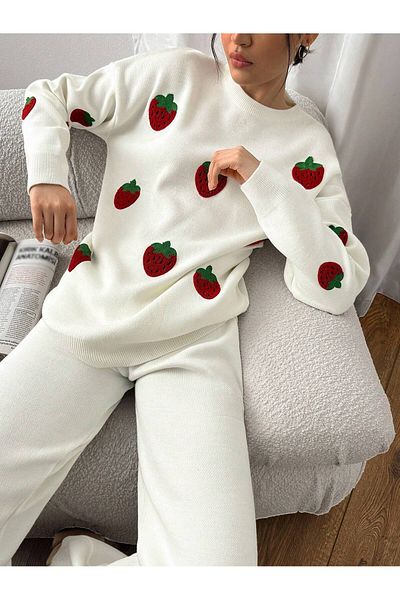 hidafashion Strawberry Embroidered Knitting Set