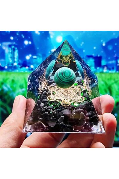 BLA BLA FOAM Orgone Pyramid With Malachite, Chakra Symbol And Protective Crystals – Energetic Harmony, 5x5 Cm 6h