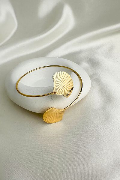 Modex Gold Color Seashell Detail Adjustable Arm Accessory (Diameter: 9cm)