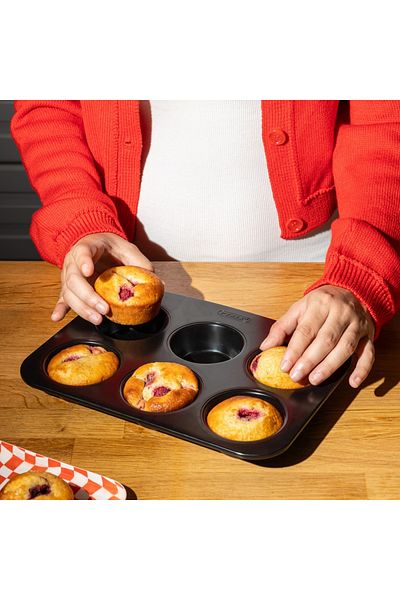 Pyrex Glide 6-Cup Muffin Tray – PFAS-Free Non-Stick Bakeware for Perfect Muffins & Cupcakes