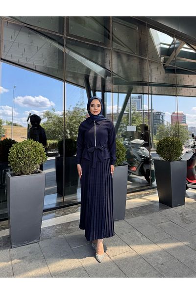butik hira Pleated Skirt Suit
