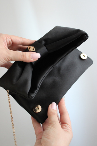 mossi Aron Atelier Black Satin Faux Leather Bow Detailed Chain Strap Evening Dress Clutch Bag