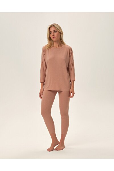 Henderson Everyday Elegance thanks to women's pajamas that stand out for their subtle shade and elegance |Frau