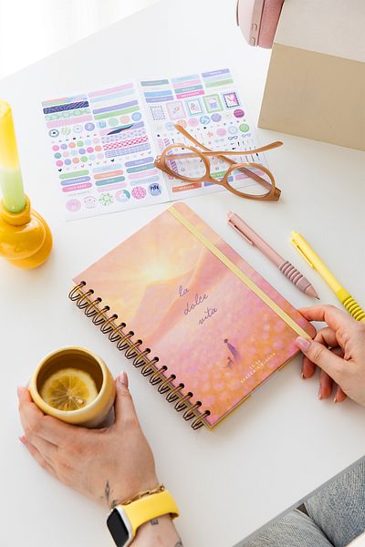 PAPERORA Agenda academică colorată A5 2025-2026 cu 16 pagini motivaționale lunare - peisaj