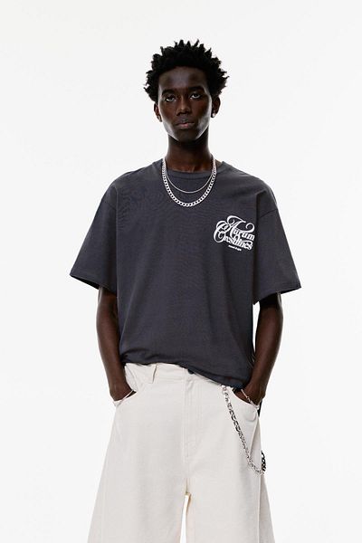 Pull & Bear Aurum Crestlines graphic T-shirt