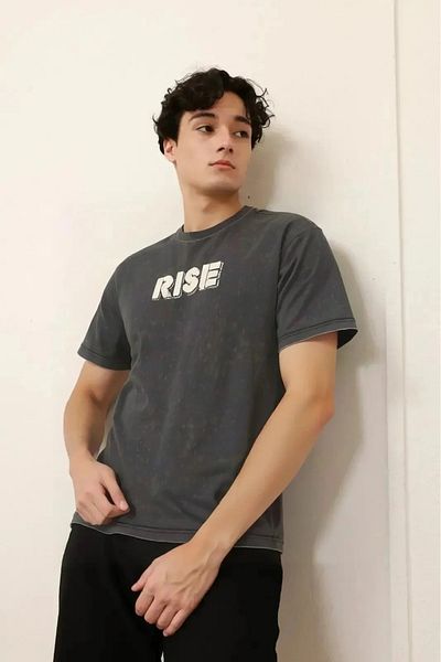 ALANAQA Unisex oversized T-shirt with modern fashion design, comfortable and loose