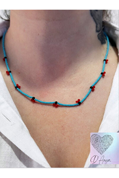 Darya DD395 قلادة مصنوعة يدويًا من الخرز الفيروزي مع تفاصيل الكرز