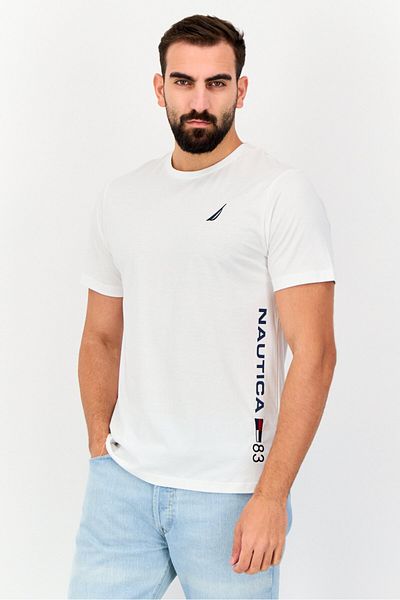 Nautica تي شيرت رجالي بشعار العلامة التجارية بأكمام قصيرة ورقبة دائرية، أبيض
