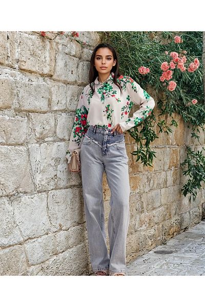 UniqueStore.ro White shirt with red-green floral print and loose fit - S/M