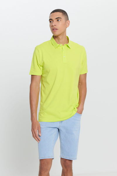 AC&Co / Altınyıldız Classics Gelbes T-Shirt für Herren mit Polokragen und Logo-Details in Standard-Passform und normaler Schnittform, 100 % Baumwolle