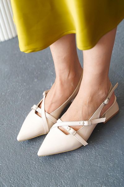 Lizzu Women's Two Helmet Short Thick Heeled Shoes Livoya Beige Patent Leather