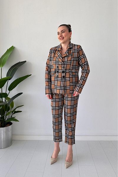 MaziButik Costum în carouri maro
