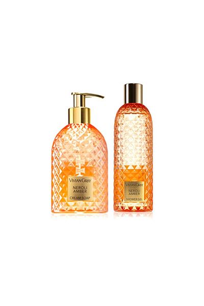 Vivian Gray Set cadou BLOOM – Ornament din lemn Draw Me (Sora) + Gel de duș Vivian Gray Neroli și Amber + Săpun