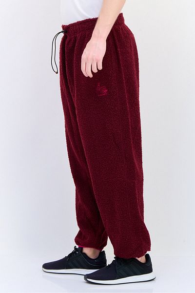 Nike Men Standard Fit Textured Outdoors Pants, Maroon