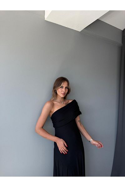 AlisaSu Γυναικείο φόρεμα με μαύρο ντραπέ από τούλι ώμου με λεπτομέρεια