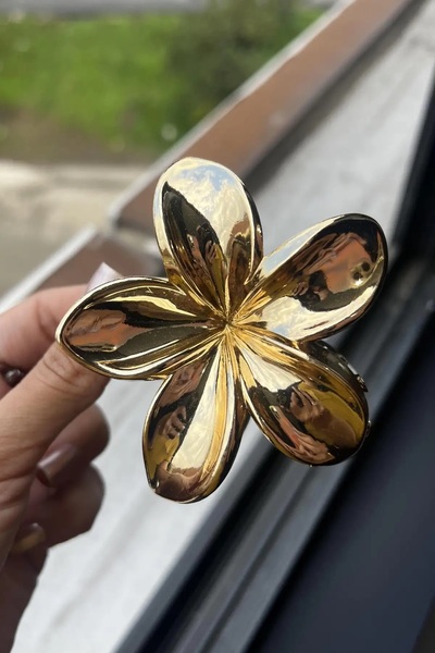 shai Πόρπη με μανταλάκι Lotus σε χρυσό χρώμα