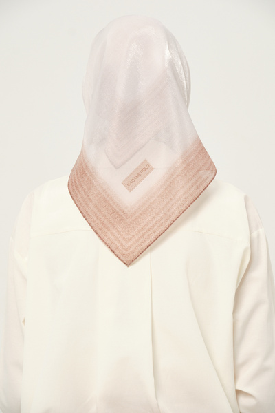 Madame Polo Kehribar Kare Eşarp 90x90 Cm Kayma Yapmayan Kumaş Kırık Beyaz