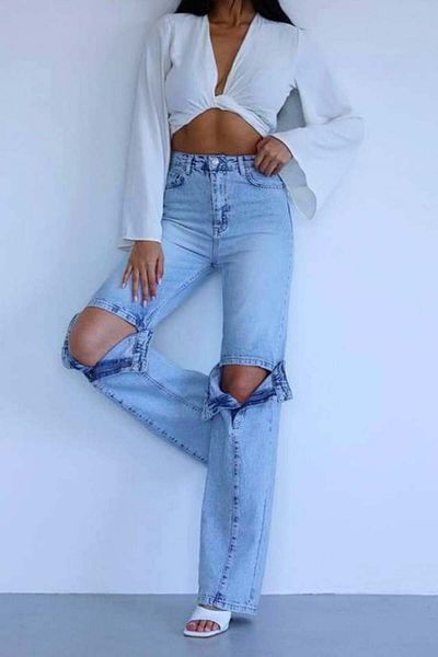 FashionForYou Blugi Amarillo Mom Fit, cu decupaje și știfturi la genunchi, albastru deschis, 42