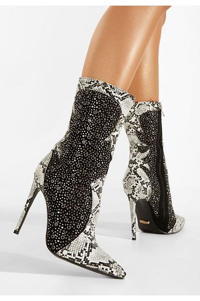 B T Shoes Elegant black ankle boots Flashy