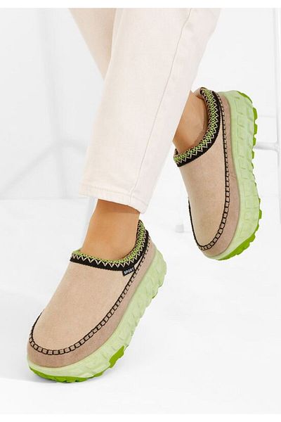 B T Shoes Women's Novela platform clogs in green