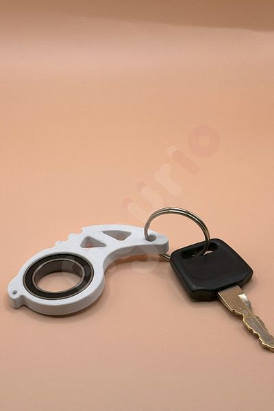 figurio White Keyrambit Keychain / Rotatable Keychain