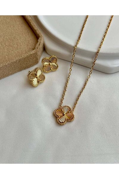 ElectraStore Gold Flower Necklace And Earrings Set