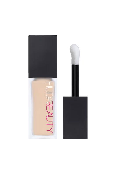 Huda Beauty Liquid Concealer That Brightens the Skin and Hides Imperfections, Providing a Matte Appearance All Day -1.3G Marshmallow 9 ml