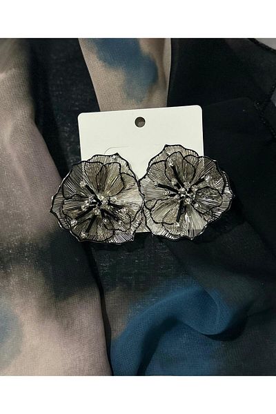 ANKAMODAHOME Contrast Edge Flower Earrings