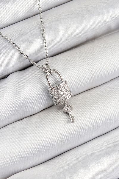 Store قلادة نسائية من الفولاذ المقاوم للصدأ 316l من حجر الزركون مع قفل ومفتاح متدلي موديل فضي اللون